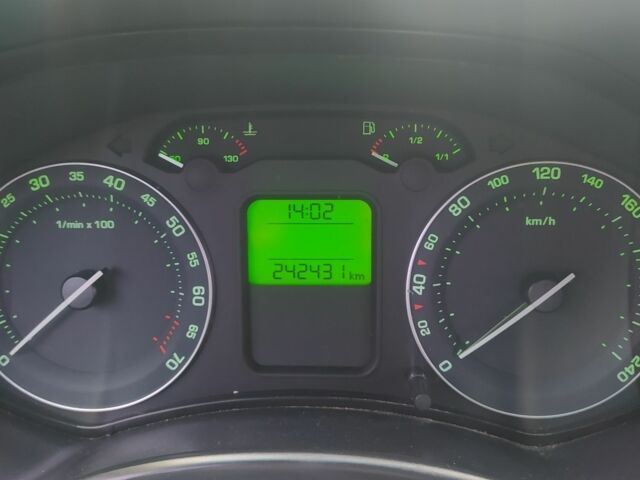 Сірий Шкода Октавія, об'ємом двигуна 1 л та пробігом 242 тис. км за 6200 $, фото 12 на Automoto.ua