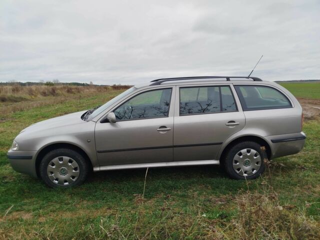 Серый Шкода Октавия, объемом двигателя 1.6 л и пробегом 210 тыс. км за 6800 $, фото 1 на Automoto.ua