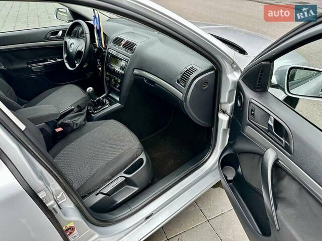 Сірий Шкода Октавія, об'ємом двигуна 2 л та пробігом 285 тис. км за 4999 $, фото 11 на Automoto.ua