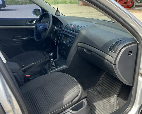 Сірий Шкода Октавія, об'ємом двигуна 1.6 л та пробігом 170 тис. км за 6500 $, фото 9 на Automoto.ua