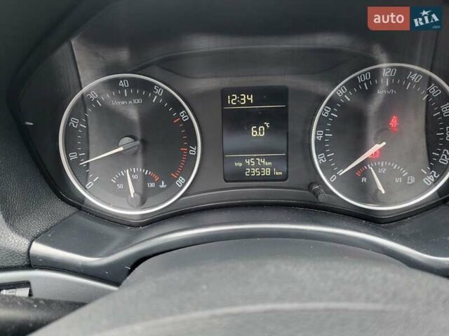 Серый Шкода Октавия, объемом двигателя 1.6 л и пробегом 230 тыс. км за 5850 $, фото 14 на Automoto.ua