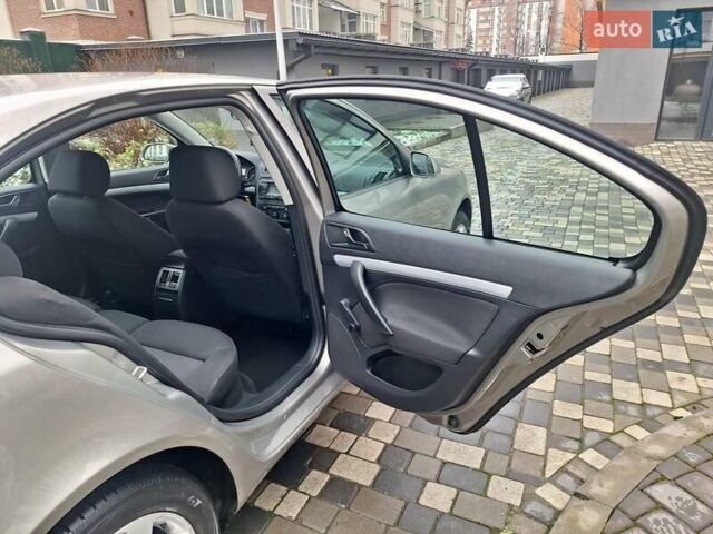 Серый Шкода Октавия, объемом двигателя 1.6 л и пробегом 187 тыс. км за 6450 $, фото 48 на Automoto.ua