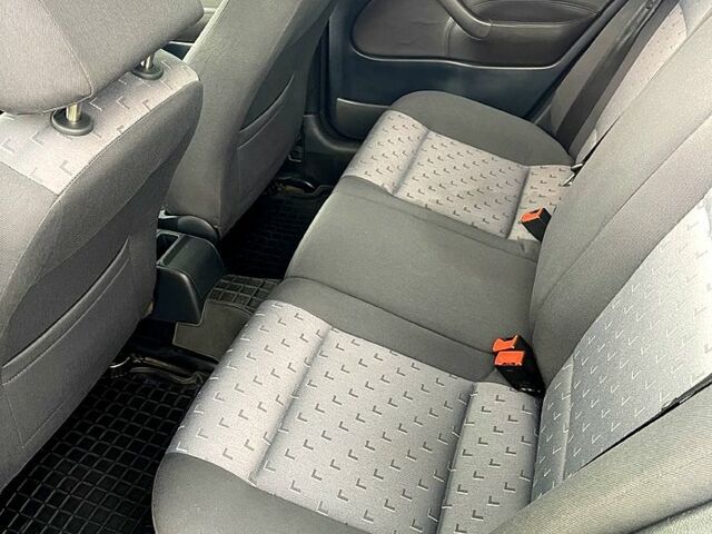 Шкода Октавия 2008 в Полтаве на Automoto.ua Серый Шкода Октавия, объемом двигателя 1.6 л и пробегом 218 тыс. км за 5100 $, фото 5 на Automoto.ua