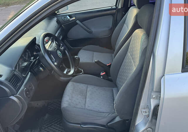 Сірий Шкода Октавія, об'ємом двигуна 1.6 л та пробігом 360 тис. км за 4499 $, фото 28 на Automoto.ua