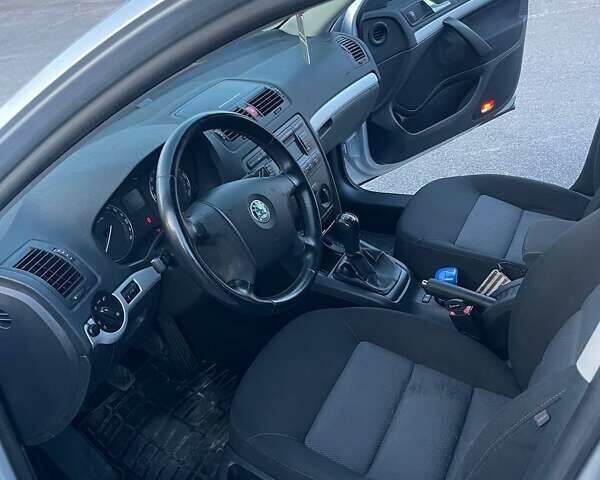 Серый Шкода Октавия, объемом двигателя 1.8 л и пробегом 254 тыс. км за 5700 $, фото 5 на Automoto.ua