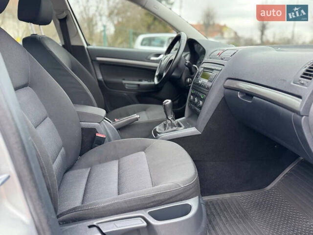 Серый Шкода Октавия, объемом двигателя 1.6 л и пробегом 190 тыс. км за 6390 $, фото 42 на Automoto.ua