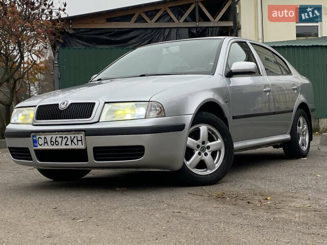 Серый Шкода Октавия, объемом двигателя 1.6 л и пробегом 275 тыс. км за 5500 $, фото 1 на Automoto.ua