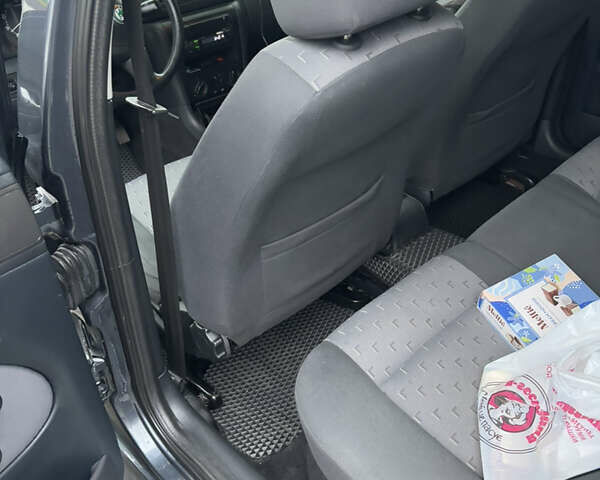 Серый Шкода Октавия, объемом двигателя 1.6 л и пробегом 170 тыс. км за 5550 $, фото 3 на Automoto.ua