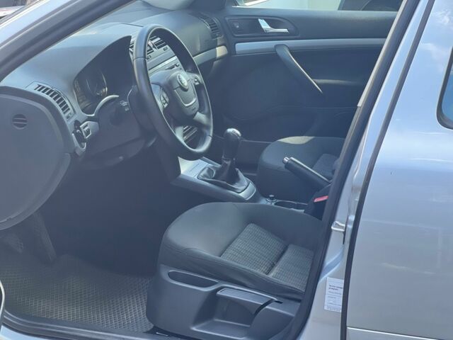 Серый Шкода Октавия, объемом двигателя 1.8 л и пробегом 212 тыс. км за 7400 $, фото 4 на Automoto.ua