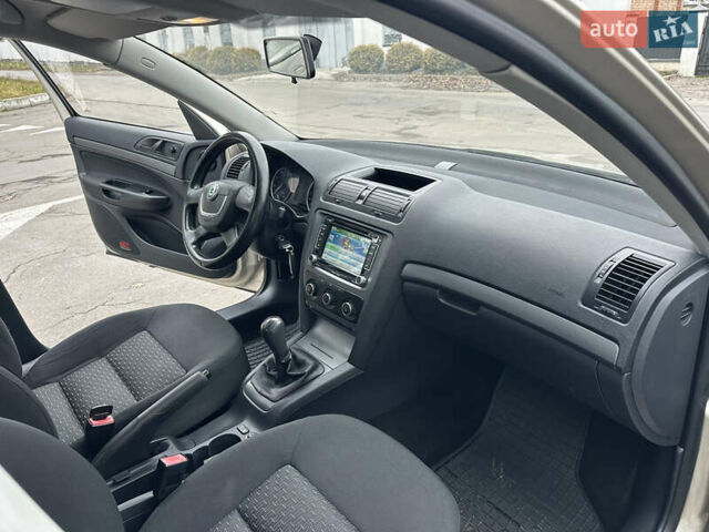 Серый Шкода Октавия, объемом двигателя 1.6 л и пробегом 159 тыс. км за 7499 $, фото 55 на Automoto.ua