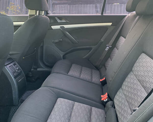 Сірий Шкода Октавія, об'ємом двигуна 1.6 л та пробігом 207 тис. км за 6900 $, фото 4 на Automoto.ua