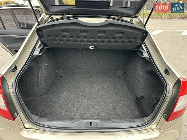 Серый Шкода Октавия, объемом двигателя 1.6 л и пробегом 159 тыс. км за 7499 $, фото 46 на Automoto.ua