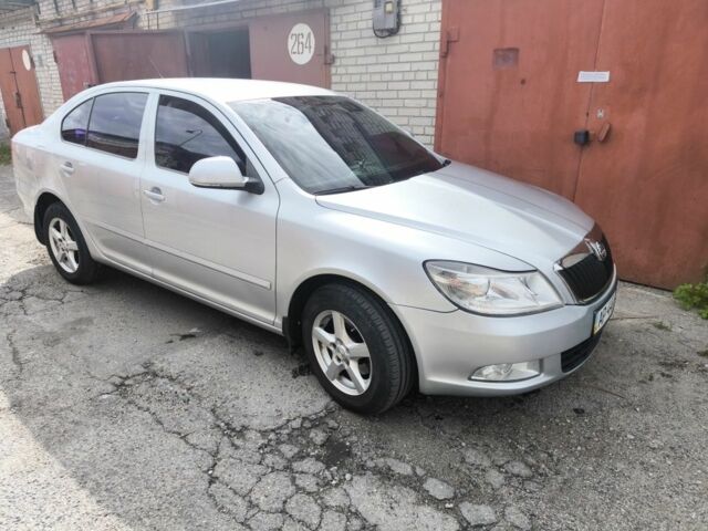 Серый Шкода Октавия, объемом двигателя 1.6 л и пробегом 170 тыс. км за 6800 $, фото 1 на Automoto.ua