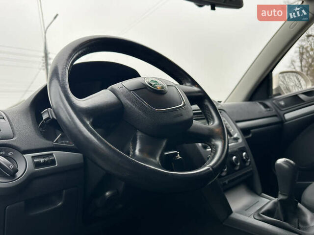 Серый Шкода Октавия, объемом двигателя 1.6 л и пробегом 159 тыс. км за 7499 $, фото 38 на Automoto.ua