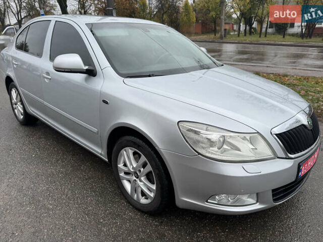 Серый Шкода Октавия, объемом двигателя 1.8 л и пробегом 228 тыс. км за 8950 $, фото 1 на Automoto.ua