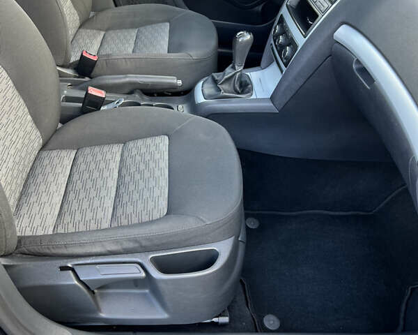 Серый Шкода Октавия, объемом двигателя 1.6 л и пробегом 227 тыс. км за 7950 $, фото 16 на Automoto.ua