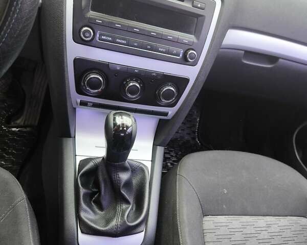 Сірий Шкода Октавія, об'ємом двигуна 1.6 л та пробігом 164 тис. км за 7500 $, фото 13 на Automoto.ua