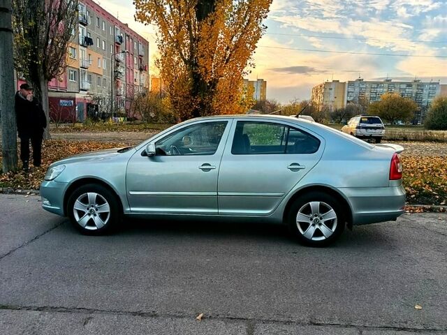 Серый Шкода Октавия, объемом двигателя 1.6 л и пробегом 230 тыс. км за 7800 $, фото 2 на Automoto.ua