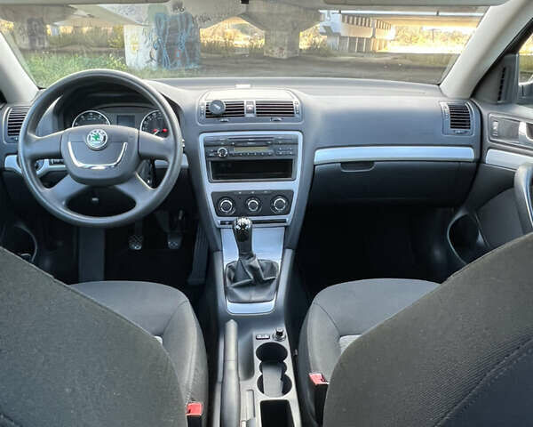 Серый Шкода Октавия, объемом двигателя 1.6 л и пробегом 227 тыс. км за 7950 $, фото 14 на Automoto.ua