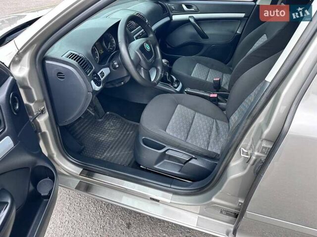 Сірий Шкода Октавія, об'ємом двигуна 1.6 л та пробігом 222 тис. км за 8300 $, фото 27 на Automoto.ua