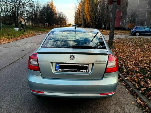 Серый Шкода Октавия, объемом двигателя 1.6 л и пробегом 230 тыс. км за 7800 $, фото 1 на Automoto.ua