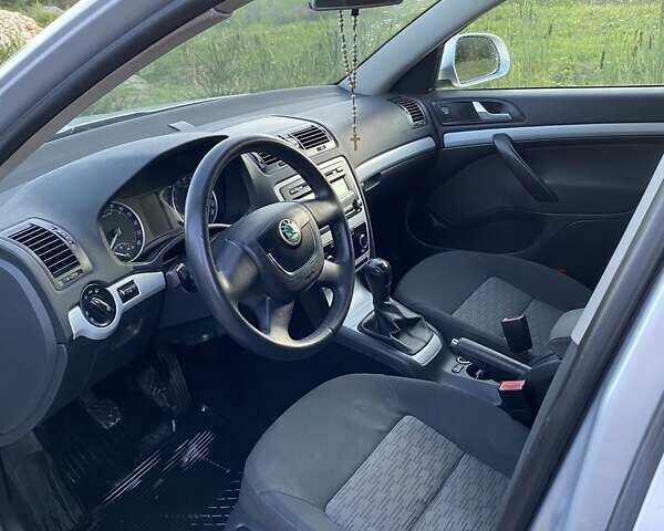 Серый Шкода Октавия, объемом двигателя 2 л и пробегом 265 тыс. км за 7500 $, фото 8 на Automoto.ua