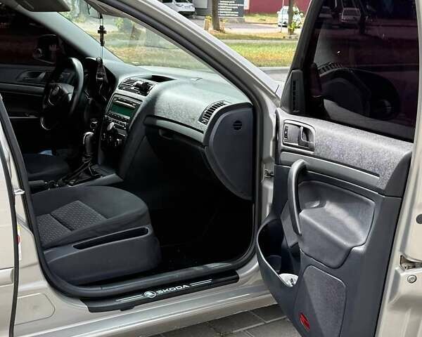Серый Шкода Октавия, объемом двигателя 1.6 л и пробегом 201 тыс. км за 7800 $, фото 10 на Automoto.ua