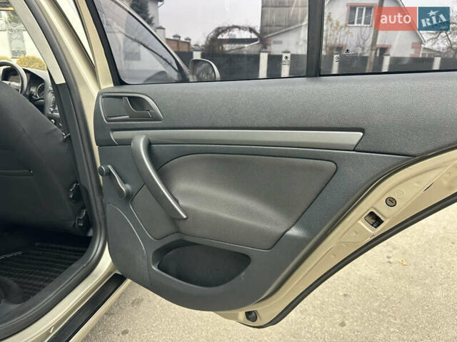 Серый Шкода Октавия, объемом двигателя 1.6 л и пробегом 159 тыс. км за 7499 $, фото 50 на Automoto.ua