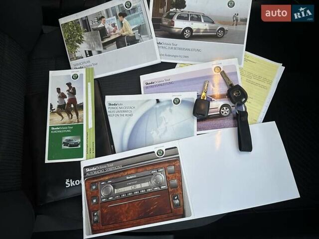 Серый Шкода Октавия, объемом двигателя 1.6 л и пробегом 213 тыс. км за 5600 $, фото 48 на Automoto.ua