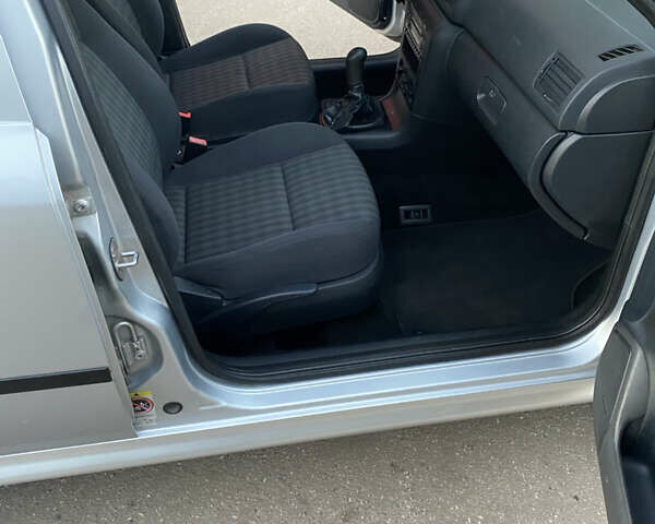 Серый Шкода Октавия, объемом двигателя 1.6 л и пробегом 207 тыс. км за 6300 $, фото 12 на Automoto.ua