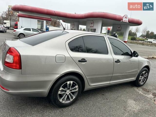 Сірий Шкода Октавія, об'ємом двигуна 1.6 л та пробігом 162 тис. км за 7000 $, фото 4 на Automoto.ua