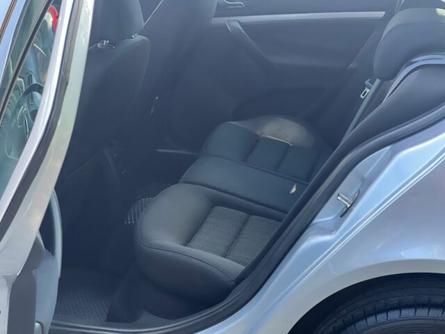 Серый Шкода Октавия, объемом двигателя 1.8 л и пробегом 212 тыс. км за 7400 $, фото 7 на Automoto.ua