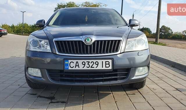 Сірий Шкода Октавія, об'ємом двигуна 1.8 л та пробігом 235 тис. км за 7800 $, фото 1 на Automoto.ua