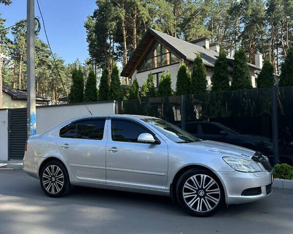 Серый Шкода Октавия, объемом двигателя 1.4 л и пробегом 205 тыс. км за 6800 $, фото 2 на Automoto.ua