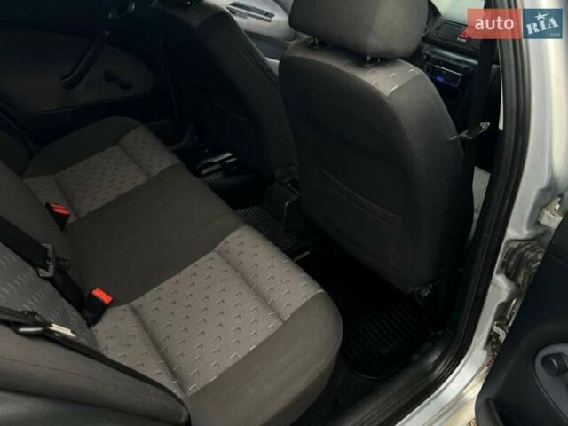 Сірий Шкода Октавія, об'ємом двигуна 1.6 л та пробігом 252 тис. км за 4999 $, фото 14 на Automoto.ua