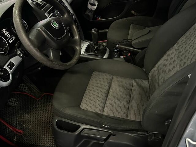 Серый Шкода Октавия, объемом двигателя 1.4 л и пробегом 320 тыс. км за 6500 $, фото 4 на Automoto.ua