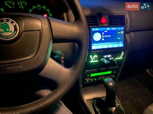 Шкода Октавія 2009 у Белой Церкве на Automoto.ua Сірий Шкода Октавія, об'ємом двигуна 1.9 л та пробігом 209 тис. км за 6800 $, фото 3 на Automoto.ua