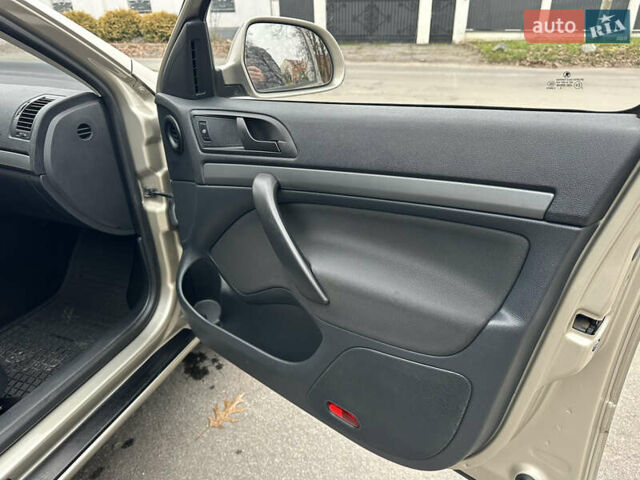 Серый Шкода Октавия, объемом двигателя 1.6 л и пробегом 159 тыс. км за 7499 $, фото 53 на Automoto.ua