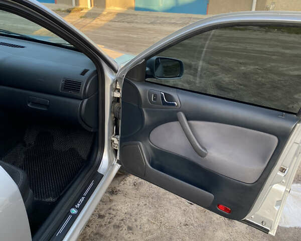 Сірий Шкода Октавія, об'ємом двигуна 1.6 л та пробігом 210 тис. км за 5600 $, фото 9 на Automoto.ua