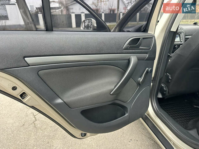 Серый Шкода Октавия, объемом двигателя 1.6 л и пробегом 159 тыс. км за 7499 $, фото 40 на Automoto.ua