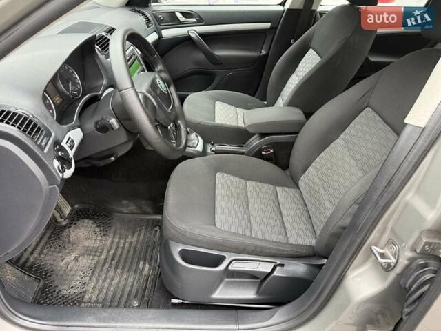 Шкода Октавия 2009 в Хусте на Automoto.ua Серый Шкода Октавия, объемом двигателя 1.4 л и пробегом 200 тыс. км за 6199 $, фото 41 на Automoto.ua