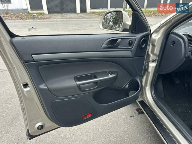 Серый Шкода Октавия, объемом двигателя 1.6 л и пробегом 159 тыс. км за 7499 $, фото 32 на Automoto.ua