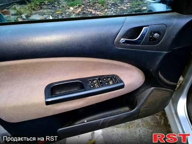 Серый Шкода Октавия, объемом двигателя 1.6 л и пробегом 270 тыс. км за 4700 $, фото 2 на Automoto.ua