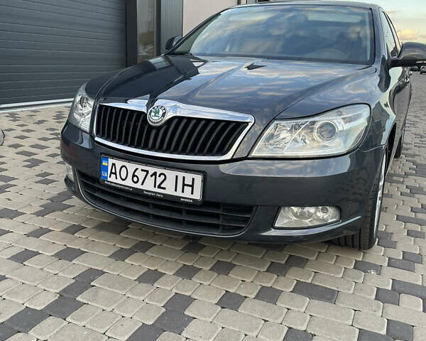 Шкода Октавия 2009 в Мукачеве на Automoto.ua Серый Шкода Октавия, объемом двигателя 1.6 л и пробегом 238 тыс. км за 7800 $, фото 2 на Automoto.ua