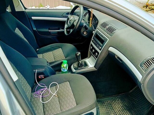 Серый Шкода Октавия, объемом двигателя 1.4 л и пробегом 209 тыс. км за 7250 $, фото 3 на Automoto.ua