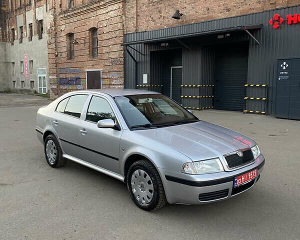 Серый Шкода Октавия, объемом двигателя 1.6 л и пробегом 207 тыс. км за 6300 $, фото 1 на Automoto.ua