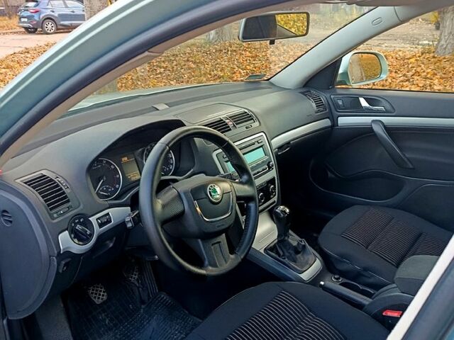 Серый Шкода Октавия, объемом двигателя 1.6 л и пробегом 230 тыс. км за 7800 $, фото 5 на Automoto.ua