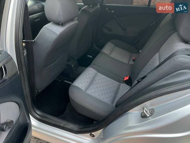 Сірий Шкода Октавія, об'ємом двигуна 1.6 л та пробігом 252 тис. км за 4999 $, фото 12 на Automoto.ua