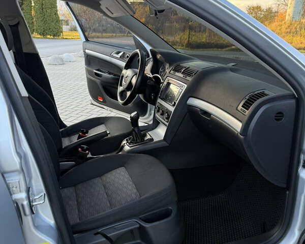 Серый Шкода Октавия, объемом двигателя 1.8 л и пробегом 260 тыс. км за 8999 $, фото 22 на Automoto.ua