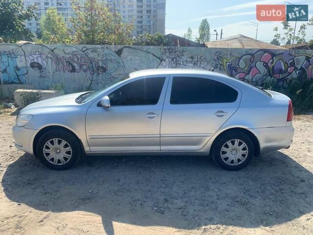 Серый Шкода Октавия, объемом двигателя 1.6 л и пробегом 235 тыс. км за 7700 $, фото 1 на Automoto.ua